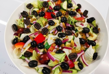 Фото шага рецепта Греческий салат с халапеньо 175522 шаг 9  