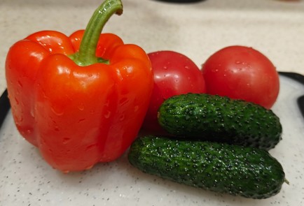 Фото шага рецепта Греческий салат с оливкой и сыром фета 190917 шаг 1  