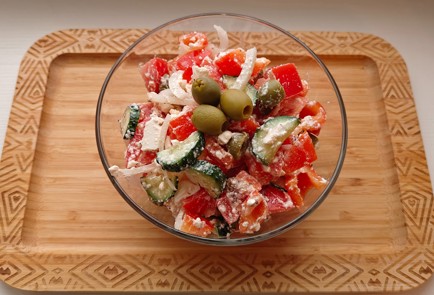 Фото шага рецепта Греческий салат с оливкой и сыром фета 190917 шаг 13  