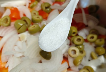 Фото шага рецепта Греческий салат с оливкой и сыром фета 190917 шаг 8  