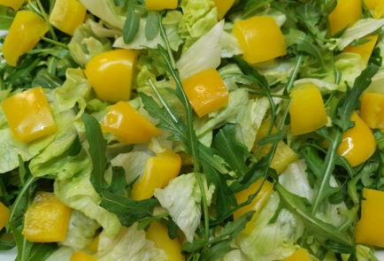 Фото шага рецепта Греческий салат с руколой 175643 шаг 4  