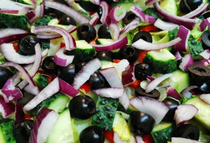 Фото шага рецепта Греческий салат с йогуртом 175621 шаг 9  