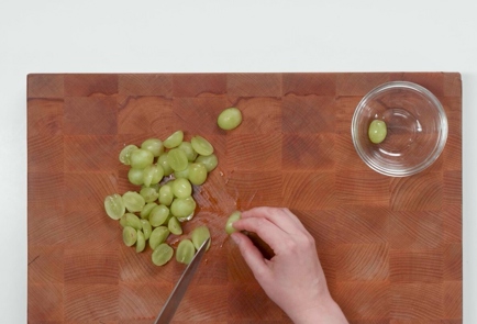 Фото шага рецепта Гречневая лапша с креветками виноградом и зеленым соусом айоли 173538 шаг 11  