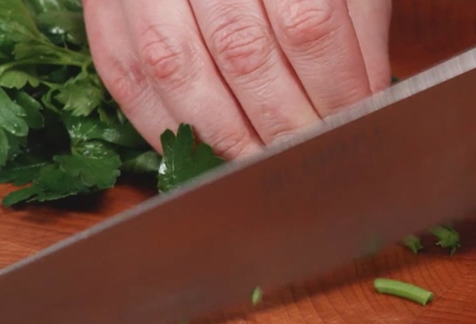 Фото шага рецепта Гречневая лапша с креветками виноградом и зеленым соусом айоли 173538 шаг 2  
