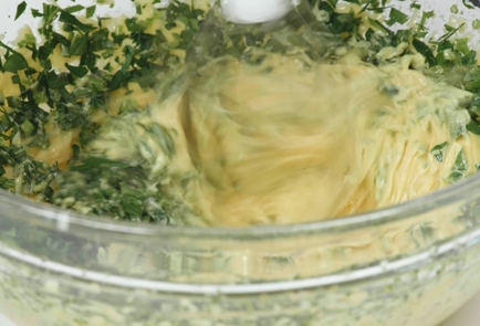 Фото шага рецепта Гречневая лапша с креветками виноградом и зеленым соусом айоли 173538 шаг 5  