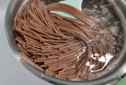 Фото шага рецепта Гречневая лапша со стручковой фасолью и свининой 175647 шаг 5  