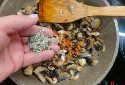 Фото шага рецепта Гречневая лапша соба с грибами луком и индейкой 175457 шаг 8  