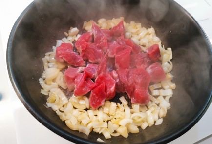 Фото шага рецепта Гуляш из говядины 190887 шаг 5  