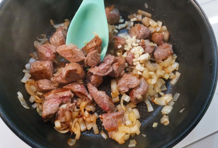 Фото шага рецепта Гуляш из говядины 190887 шаг 6  