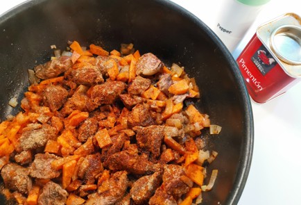 Фото шага рецепта Гуляш из говядины 190887 шаг 8  