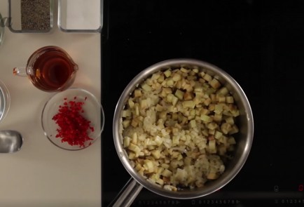 Фото шага рецепта Гусь с яблочным чатни с печеными овощами 18576 шаг 3  