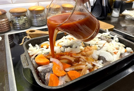 Фото шага рецепта Хек запеченный в томатном соусе с луком и морковью 175333 шаг 10  