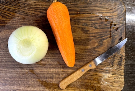 Фото шага рецепта Хек запеченный в томатном соусе с луком и морковью 175333 шаг 2  