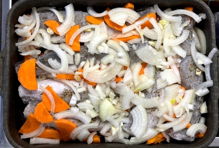 Фото шага рецепта Хек запеченный в томатном соусе с луком и морковью 175333 шаг 9  