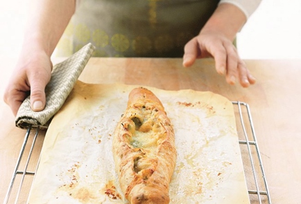Фото шага рецепта Хлеб с горгонзолой и грецким орехом 125386 шаг 7  