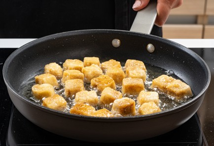 Фото шага рецепта Холодный огуречный суп с хрустящим тофу 186657 шаг 9  