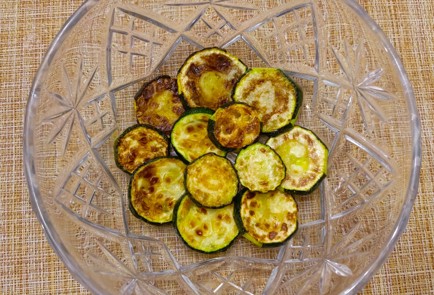 Фото шага рецепта Холодный салат из кабачков и помидоров 186747 шаг 8  
