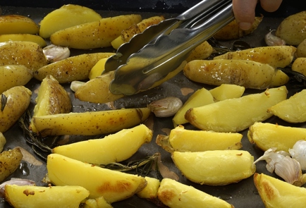 Фото шага рецепта Идеальная картошка в духовке 152981 шаг 9  