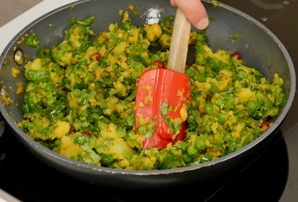 Фото шага рецепта Индийские самосы с картофелем и зеленым горошком 91958 шаг 4  