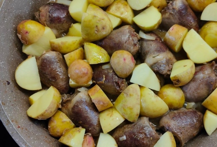 Фото шага рецепта Индюшачьи сердечки с луком и картофелем 176367 шаг 14  
