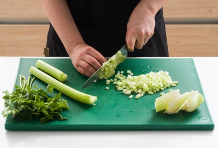 Фото шага рецепта Итальянский салат с тунцом и белой фасолью 152051 шаг 5  