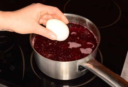 Фото шага рецепта Яйца маринованные в свекольном соке 49928 шаг 3  