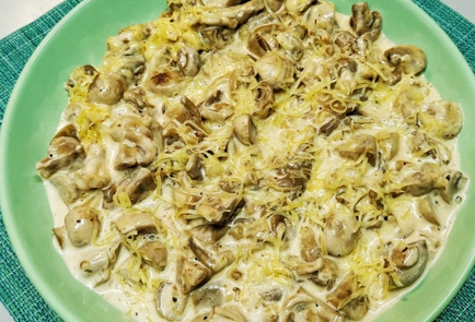 Жареные грибы со сливками и сыром