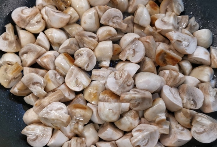Фото шага рецепта Жареные грибы со сливками и сыром 152574 шаг 5  