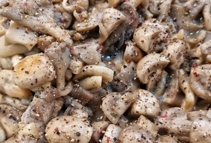 Фото шага рецепта Жареные грибы со сливками и сыром 152574 шаг 9  