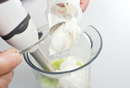 Фото шага рецепта Йогуртовое мороженое с авокадо и огурцом 28448 шаг 4  