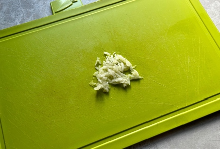 Фото шага рецепта Кабачковые рулетики с творожным сыром 174116 шаг 6  