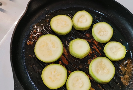 Видео-рецепт кабачков в кляре с чесноком на сковороде