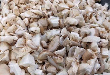 Фото шага рецепта Фаршированные кальмары грибами с сыром 152292 шаг 2  