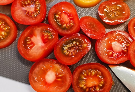 Фото шага рецепта Капрезе с разноцветными помидорами 173573 шаг 1  