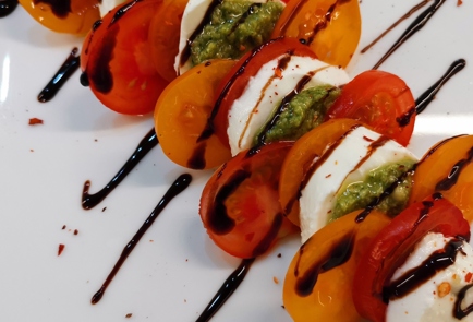 Фото шага рецепта Капрезе с разноцветными помидорами 173573 шаг 9  
