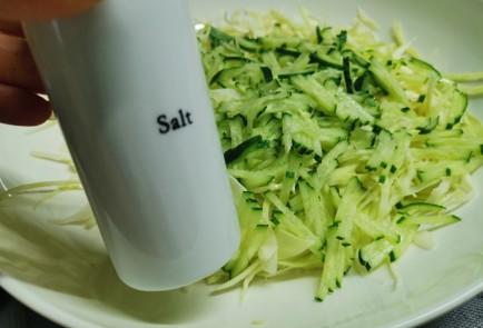 Фото шага рецепта Капустный салат 190742 шаг 3