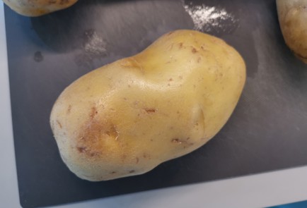 Фото шага рецепта Картофель в фольге 190908 шаг 1  