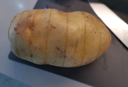 Фото шага рецепта Картофель в фольге 190908 шаг 2  