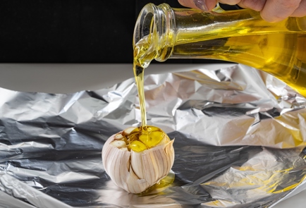 Фото шага рецепта Картофельное пюре с печеным чесноком и оливковым маслом 175438 шаг 5  