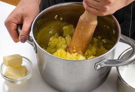 Фото шага рецепта Картофельное пюре с васаби и шпинатом 175436 шаг 4  
