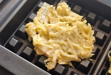 Фото шага рецепта Картофельные вафли с салом 186690 шаг 10  