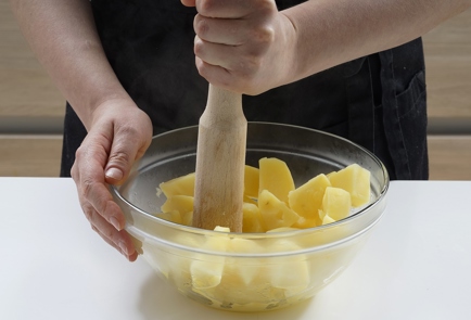 Фото шага рецепта Картофельные зразы с печенью трески 153084 шаг 3  