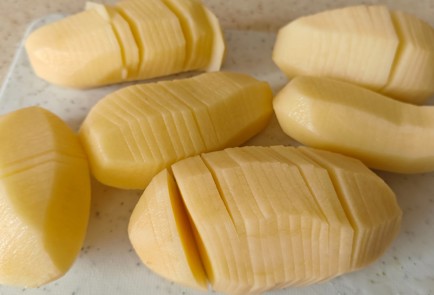 Фото шага рецепта Картошка quotгармошкаquot 190728 шаг 3