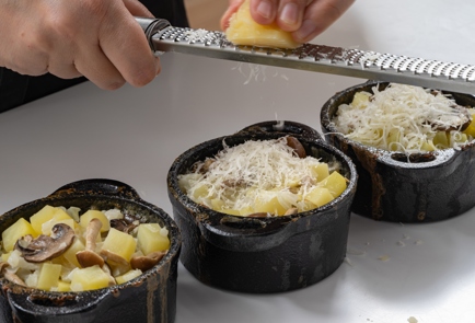 Фото шага рецепта Картошка с грибами в духовке 174824 шаг 9  