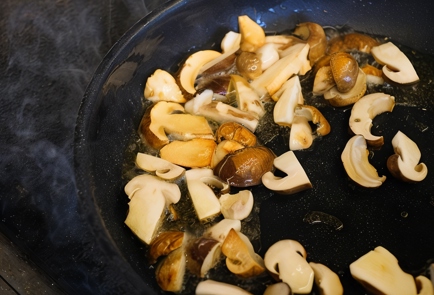 Фото шага рецепта Жареная картошка с лесными грибами 138296 шаг 6  