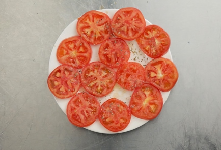 Фото шага рецепта Кипрский салат из помидоров 51080 шаг 2  