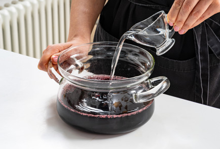 Фото шага рецепта Классический глинтвейн 190678 шаг 4  