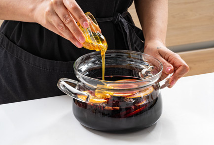 Фото шага рецепта Классический глинтвейн 190678 шаг 6  