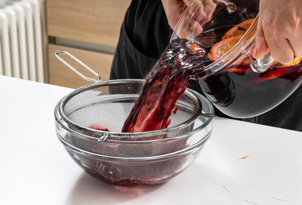 Фото шага рецепта Классический глинтвейн 190678 шаг 8  