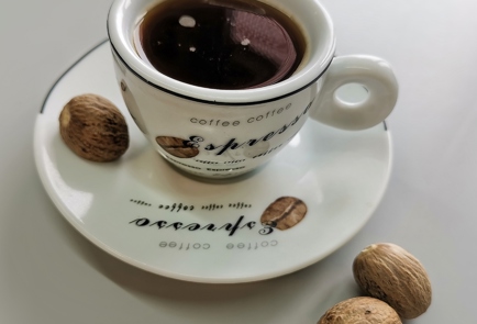 Фото шага рецепта Кофе с кардамоном и мускатным орехом 152477 шаг 5  